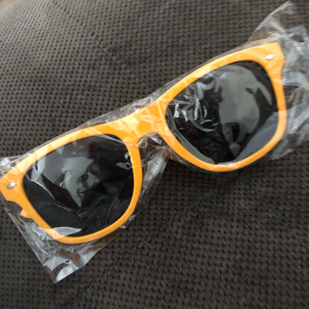 VEUVE CLICQUOT YELLOW Sunglasses. Unisex